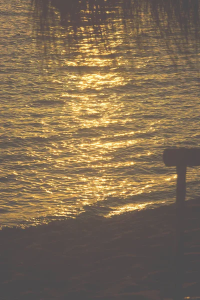 Sol Dorado Atardecer Una Hermosa Tarde Playa Septiembre Mallorca España —  Fotos de Stock