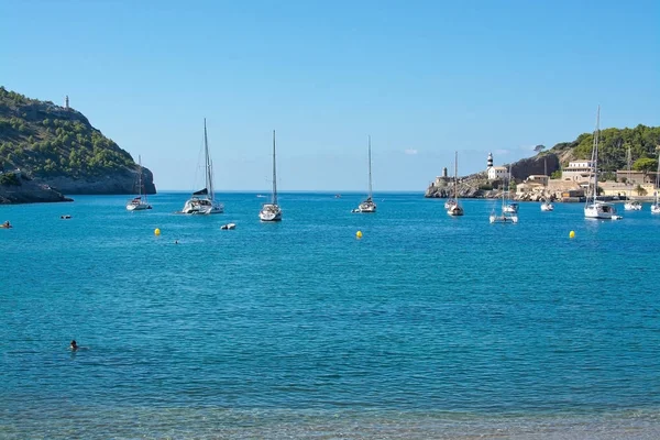 Soller Mallorca Espanha Setembro 2018 Farol Barcos Atracados Praia Repos — Fotografia de Stock