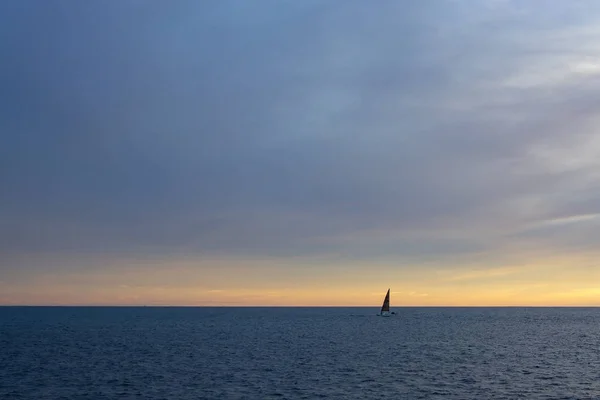 Straight Horizon Line Sailboat Mediterranean Sea Pink Blue November Mallorca — Stock Photo, Image