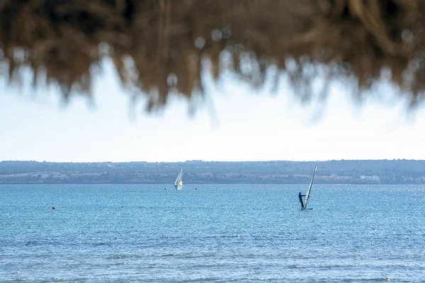 Mallorca España Diciembre 2018 Windsurfer Mar Luminoso Soleado Diciembre 2018 —  Fotos de Stock