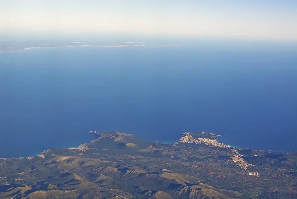 西班牙马略卡岛东部一个阳光明媚的下午的海岸景观空中景观 — 图库照片