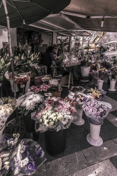 西班牙帕尔马德马洛卡 2019年2月9日 2019年2月9日在西班牙帕尔马德马洛卡阳光明媚的冬日 拉兰布拉上的鲜花摊贩 复古风格 — 图库照片