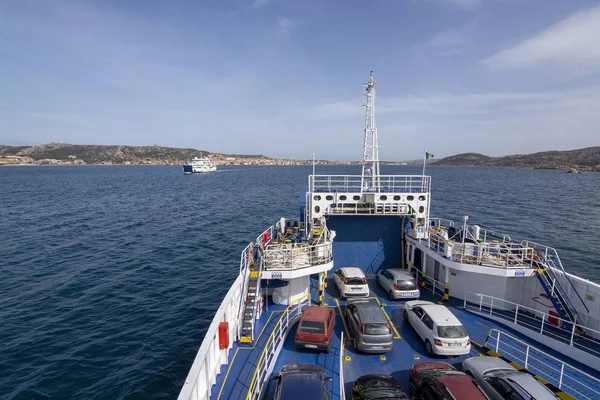 Ferry entre Palau e Isola Maddalena, na Sardenha Itália — Fotografia de Stock