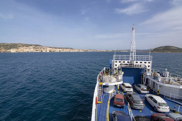 Ferry entre Palau e Isola Maddalena, na Sardenha Itália — Fotografia de Stock