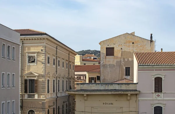 La Maddalena Sardunya İtalya çeşitli mimari stilleri — Stok fotoğraf
