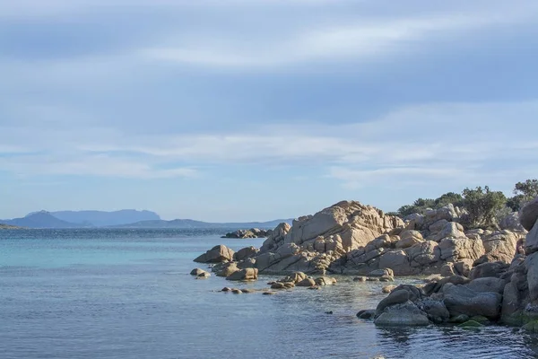 Praia com rochas de granito na Costa Smeralda Sardenha — Fotografia de Stock