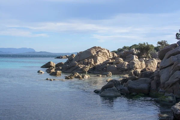 Praia com rochas de granito na Costa Smeralda Sardenha — Fotografia de Stock