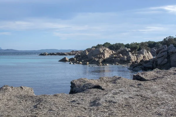 Praia com rochas de granito na Costa Smeralda Sardenha — Fotografia de Stock
