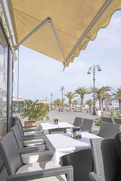 Blick vom Restaurant im Hafenbereich in la maddalena sardinia i — Stockfoto