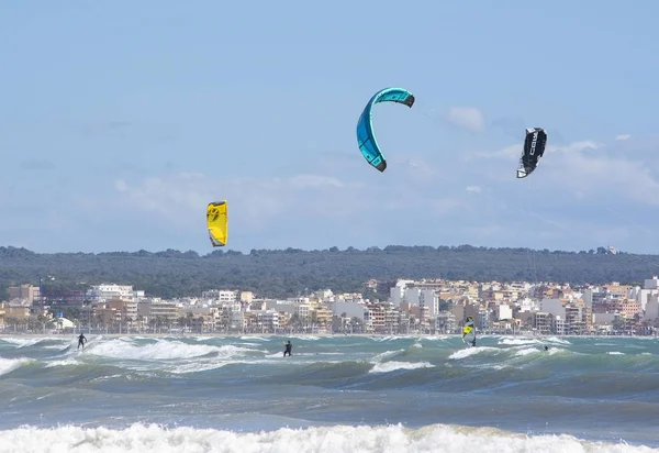 Surfers play in the green waves — Stock Photo, Image