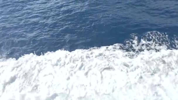 Mousse Blanche Eau Mer Bleue Méditerranée Éclabousse Bateau Déplaçant Vers — Video
