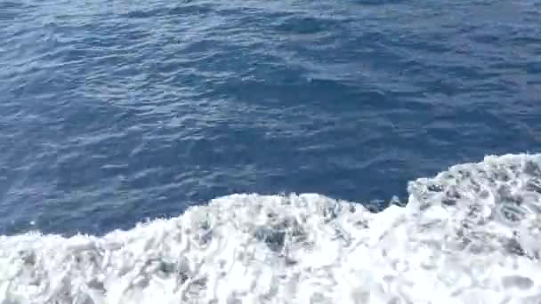 Mousse Blanche Eau Mer Bleue Méditerranée Éclabousse Bateau Déplaçant Vers — Video