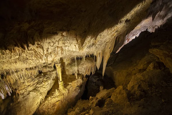 Cave interior with stalactites and stalagmites — Stock Photo, Image
