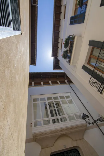 Ciudad Vieja arquitectura cielo azul día soleado Palma Mallorca — Foto de Stock