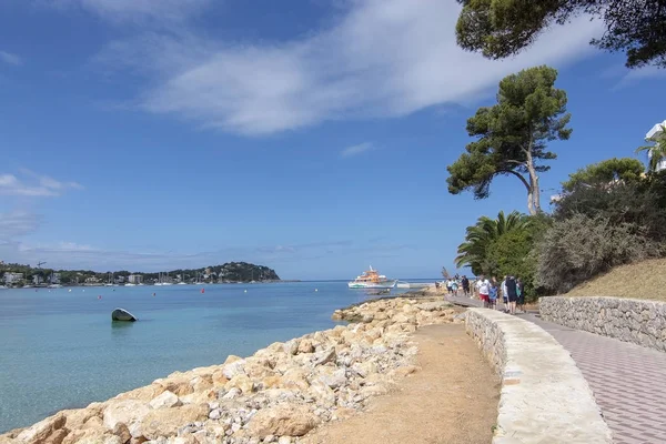 Draken Ferry båt kustnära landskap Santa Ponsa Mallorca — Stockfoto