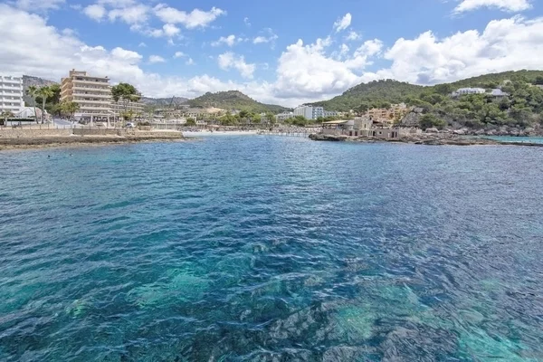 Ö turkos vatten sandstrand Sea Camp de Mar Mallorca — Stockfoto