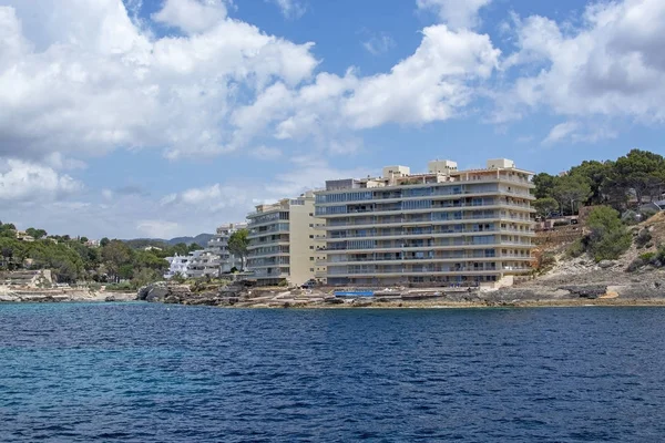 Kustnära klippiga landskap havet Santa Ponsa Mallorca — Stockfoto