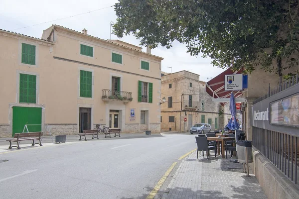 Uitzicht op de straat in het dorp Ses Salines Mallorca — Stockfoto