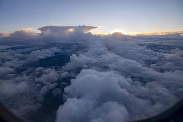 Dreamy aerea paesaggio nuvola volare — Foto Stock