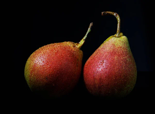 Molto Bella Pera Matura Uno Sfondo Nero — Foto Stock