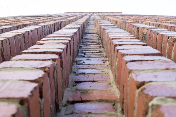 kırmızı tuğla duvar eski bina