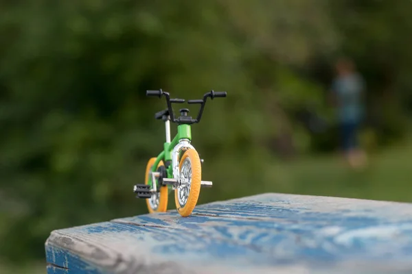 bisiklet küçük bir kopyası, bir dağ spor bisikleti daha küçük bir versiyonu