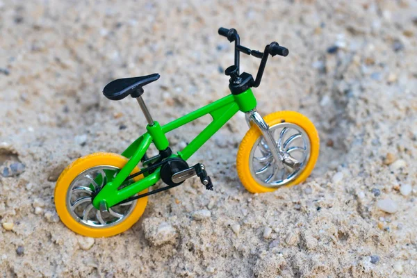 bisiklet küçük, küçük bir kopyasını bisiklet hileler gerçekleştirmek için