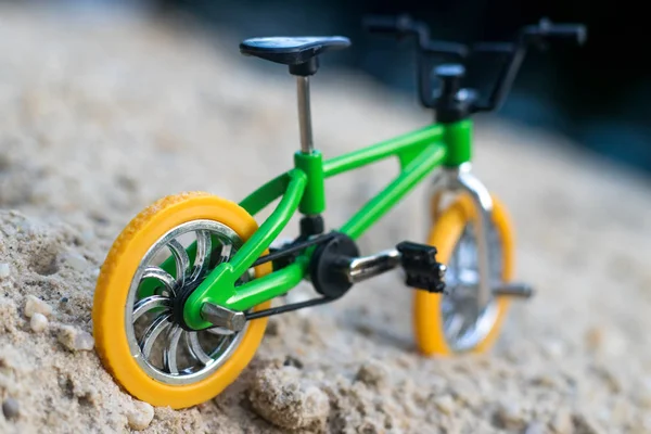 bisiklet küçük, küçük bir kopyasını bisiklet hileler gerçekleştirmek için