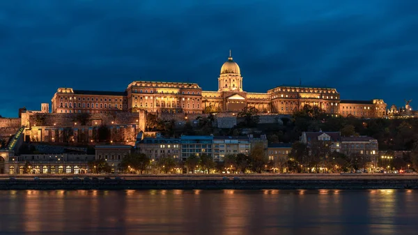 Buda Castle Overlooking River Danube Budapest Castle Lit Night Time — Stock Photo, Image