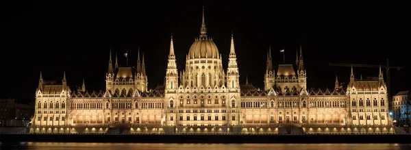 Hungarian Parliament Building Budapest Night Building Lit Danube Flowing Smoothly — Stock Photo, Image