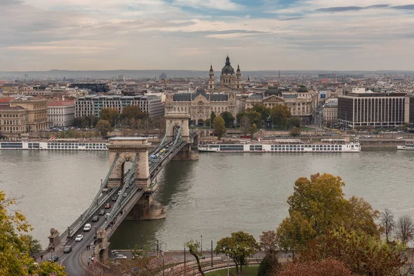 Szechenyi Kettenbrücke Budapest Mit Stephen Basilika Hintergrund — Stockfoto