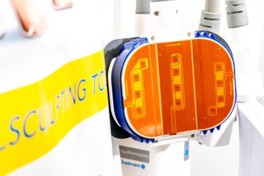 Bir medspa içinde coolsculpting cryolipolysis yağ temizleme paneli. Yükseltilmiş Coolsculpting aplikatör.