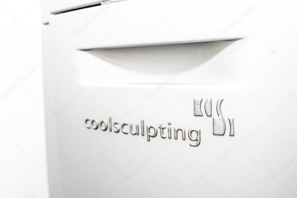 Coolsculpting machine with with logo on the lower part of the machine, in white.