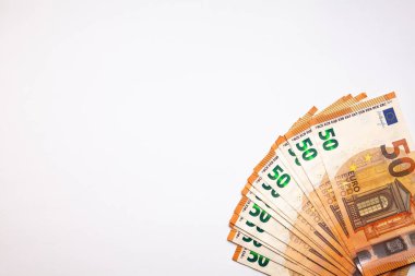 Elli 50 modern tasarım euro faturaları arka plan izole Yığın. Ab notu. Üst te. Düz Izole yatıyordu. İş konsepti. Metin için yer kopyalama