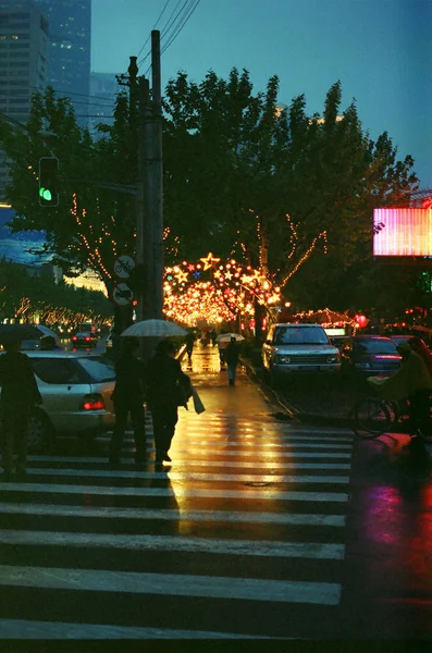 Rain pedestrian crossing and lights — Stock Photo, Image