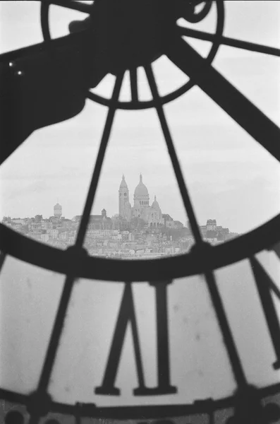 saat ve Montmartre iki numara