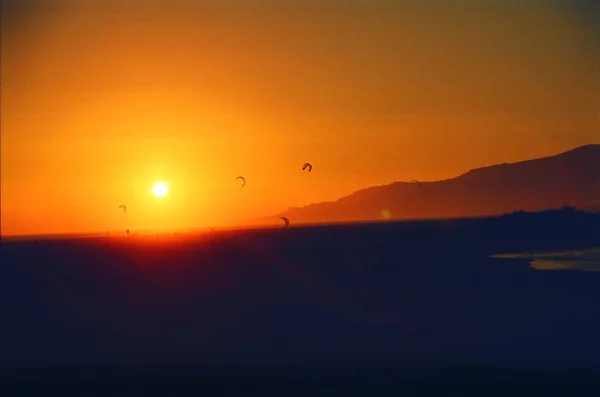 Kitesurf en noir et blanc numéro huit — Photo