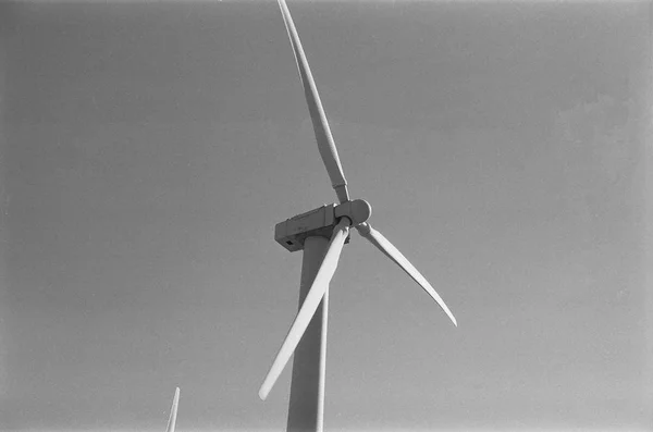 Windkraftanlagen für eine nachhaltigere Zukunft bnw Nummer eins — Stockfoto