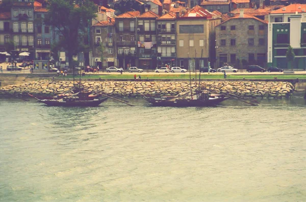 Porto nehri üzerinde tekneler — Stok fotoğraf