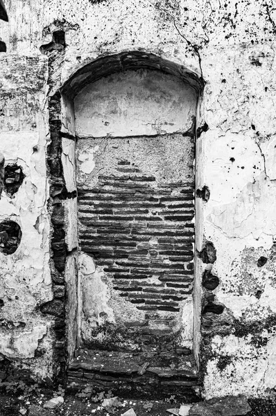 Fechar tijolo porta e passo — Fotografia de Stock
