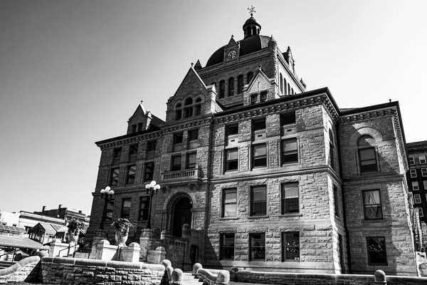 Geçmişin ışıkları ve gölgeler