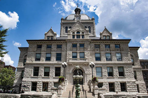 modernliğin simetrisi