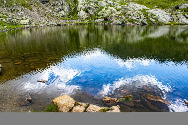 Refleksi pada danau Garpu Magna nomor satu — Stok Foto