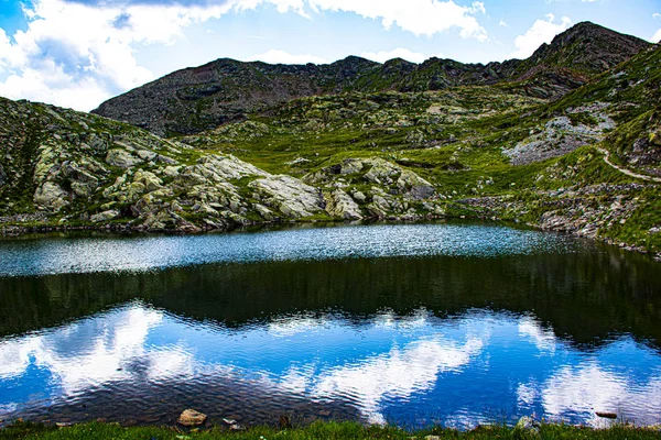 Reflecții asupra lacului Magna furculiță numărul șase — Fotografie, imagine de stoc