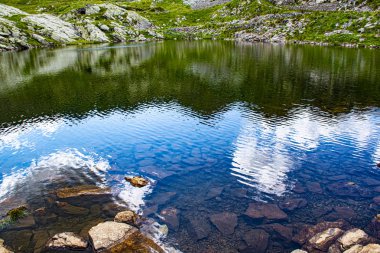 Magna çatal göl sayısı iki yansımaları