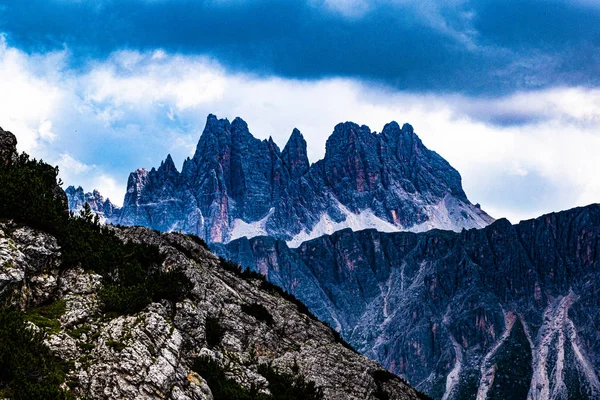 Pěší turistika v Dolomitech — Stock fotografie