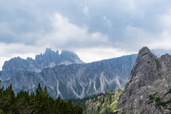 Mraky na Dolomitech pět — Stock fotografie