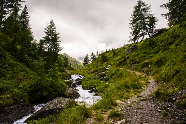 Arroyos en los Alpes del Tirol del Sur siete — Foto de Stock