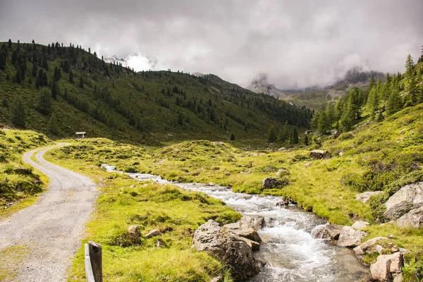 Arroyos en los Alpes del Tirol del Sur diez — Foto de Stock