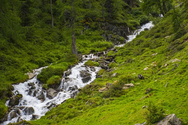 Sungai di Alpen Tirol Selatan tiga — Stok Foto